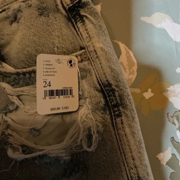 NWT Free People Distressed Jean shorts Size 24 - Picture 4 of 6